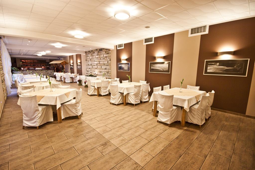 Santana Club Bed and Breakfast Wieleń Zaobrzański Eksteriør billede